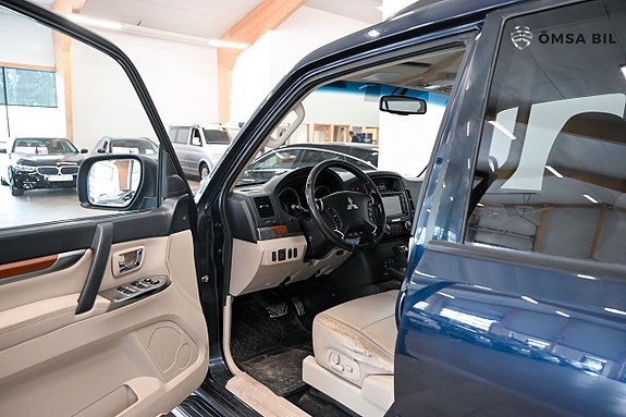 Mitsubishi Pajero 8 of 18