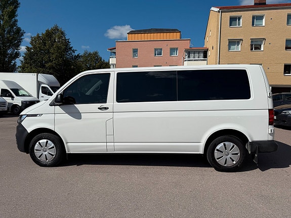 Volkswagen Caravelle 4 of 5
