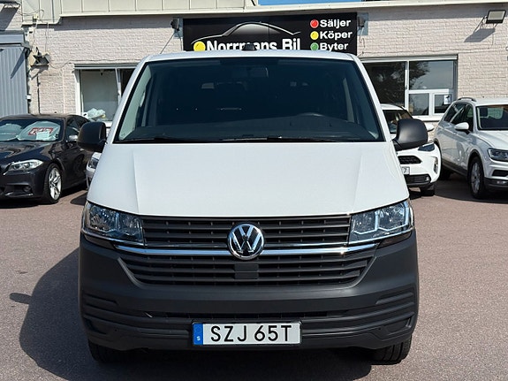 Volkswagen Caravelle 2 of 5
