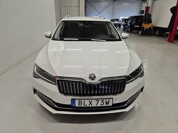Skoda Superb 2 of 5