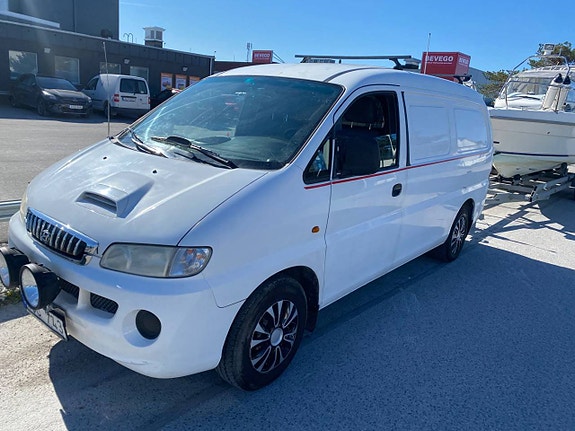 Hyundai H-1 2 of 5