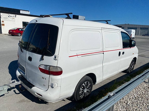 Hyundai H-1 7 of 12
