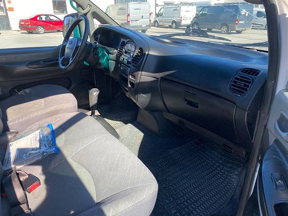 Hyundai H-1 11 of 12