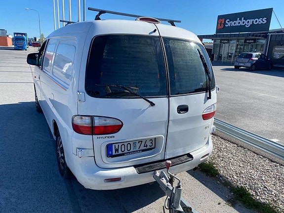 Hyundai H-1 8 of 12