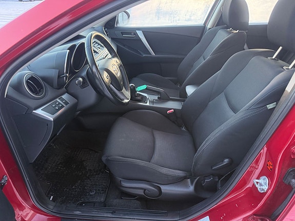 Mazda 3 7 of 8