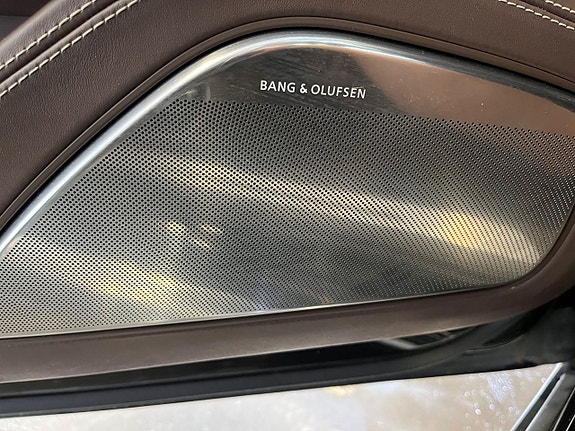 Audi A8 24 of 27