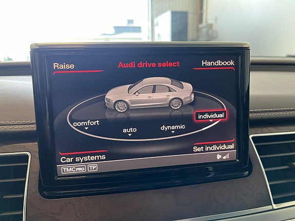 Audi A8 26 of 27