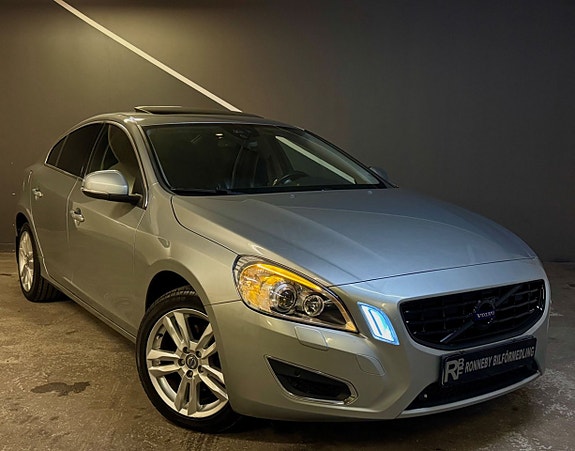 Volvo S60 3 of 5