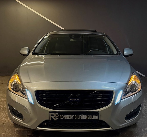 Volvo S60 2 of 5