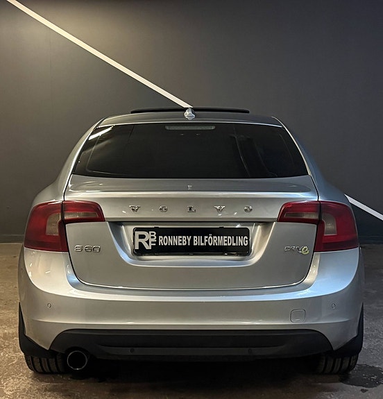 Volvo S60 4 of 5