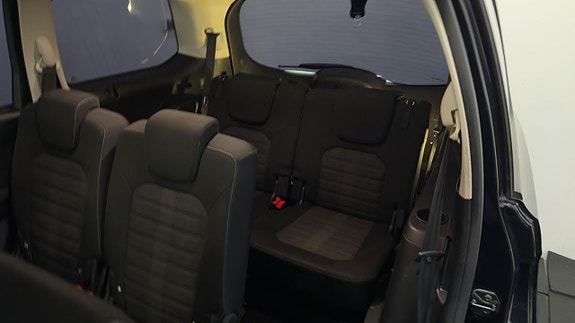 Ford Galaxy 10 of 18