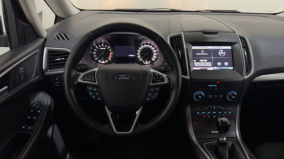 Ford Galaxy 14 of 18