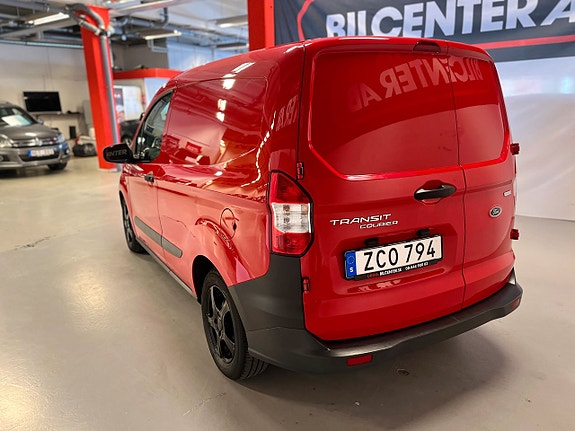 Ford Transit Courier 9 of 18