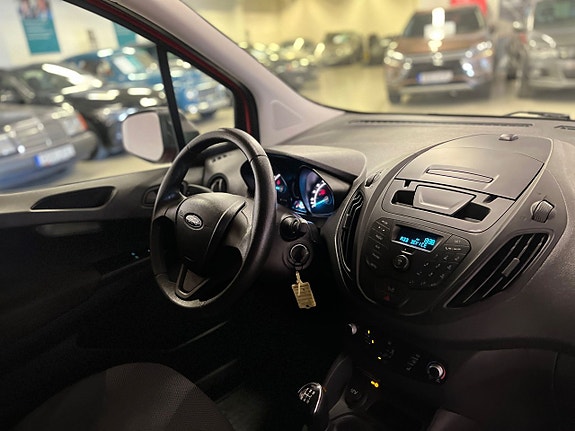 Ford Transit Courier 17 of 18