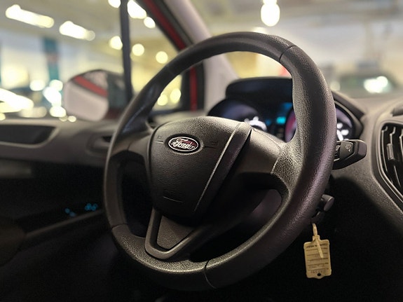 Ford Transit Courier 16 of 18