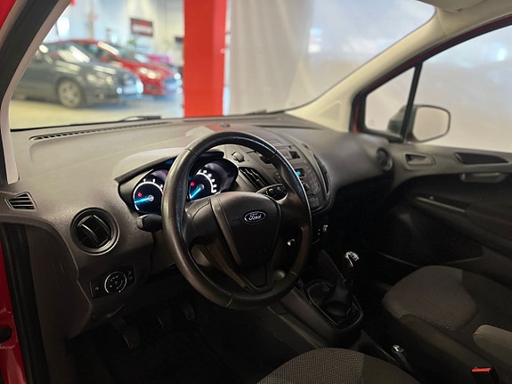 Ford Transit Courier 10 of 18