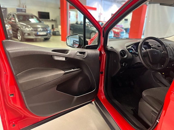Ford Transit Courier 11 of 18