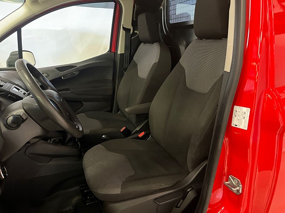 Ford Transit Courier 12 of 18