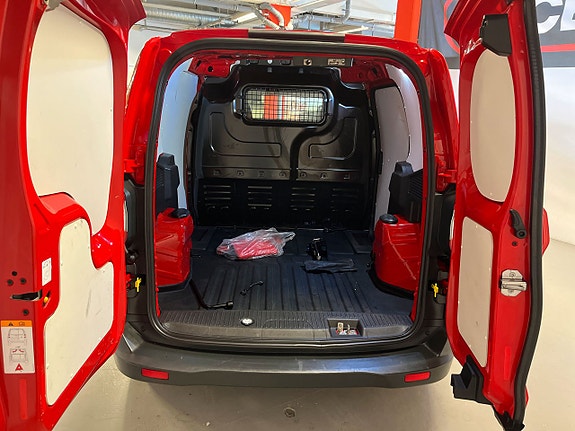 Ford Transit Courier 13 of 18