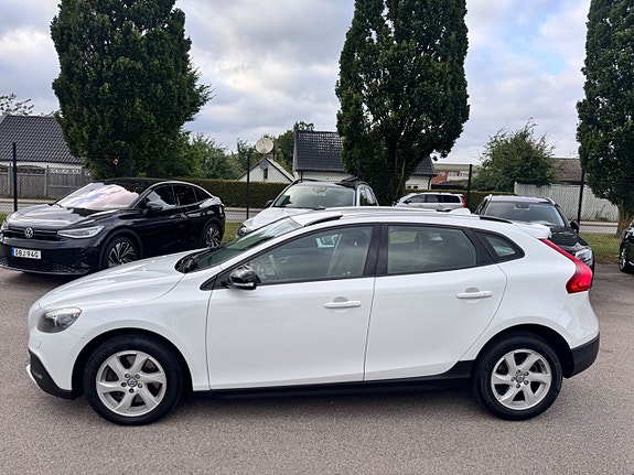 Volvo V40 Cross Country 2 of 14