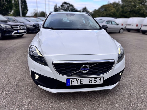Volvo V40 Cross Country 8 of 14