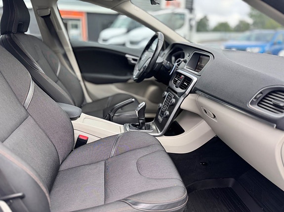 Volvo V40 Cross Country 13 of 14