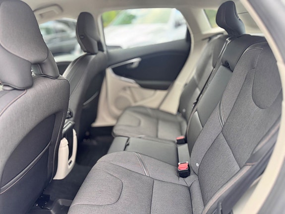 Volvo V40 Cross Country 11 of 14