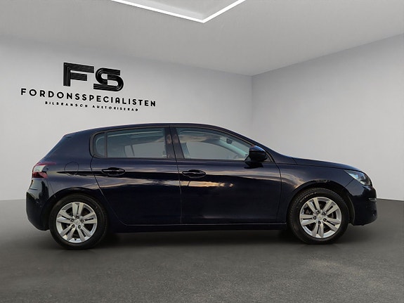 Peugeot 308 2 of 5