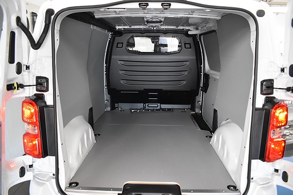 Peugeot e-Expert 10 of 17