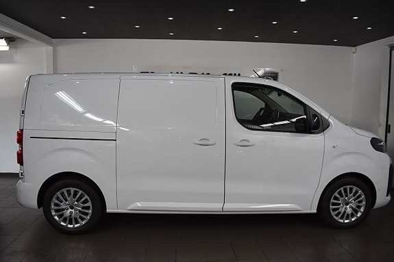 Peugeot e-Expert 7 of 17