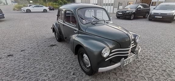 Renault 4 2 of 5