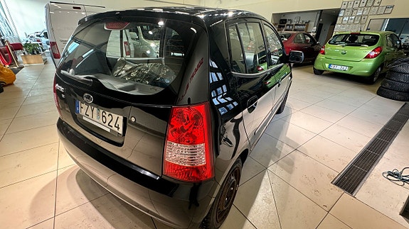 Kia Picanto 11 of 11