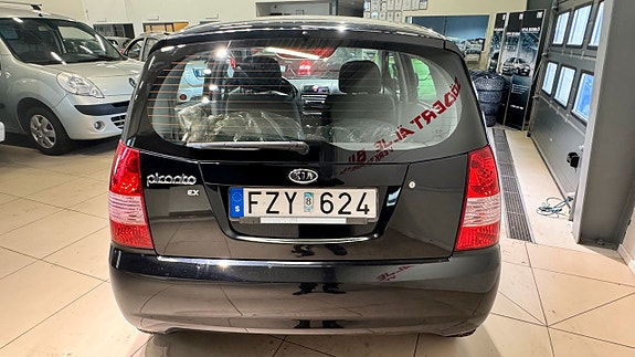 Kia Picanto 10 of 11