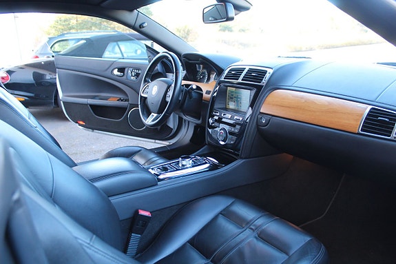 Jaguar XK 4 of 5