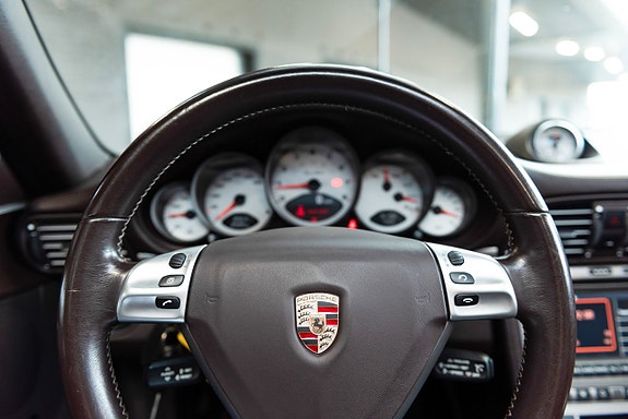 Porsche 911 9 of 17