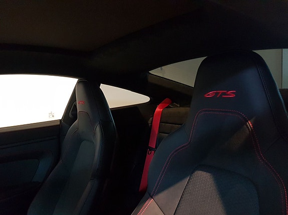 Porsche 911 Carrera GTS 9 of 10