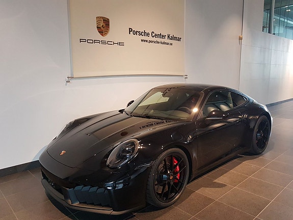 Porsche 911 Carrera GTS 2 of 5