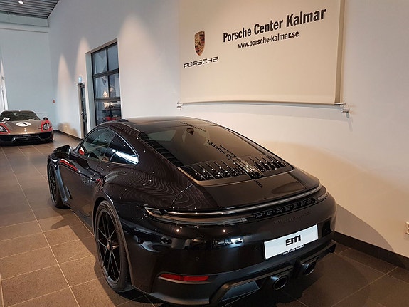 Porsche 911 Carrera GTS 4 of 5