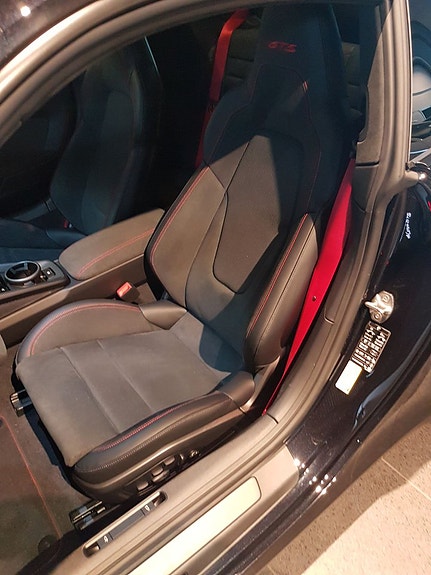Porsche 911 Carrera GTS 8 of 10