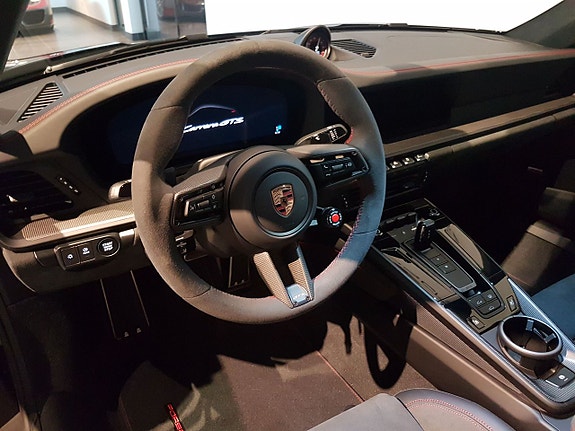 Porsche 911 Carrera GTS 10 of 10