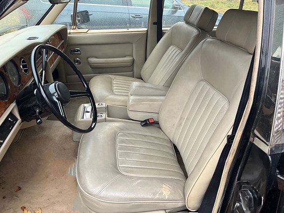 Rolls Royce Silver Spur 3 of 5