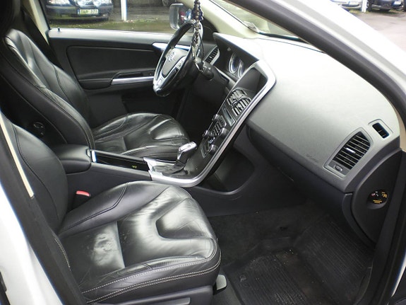 Volvo XC60 7 of 11