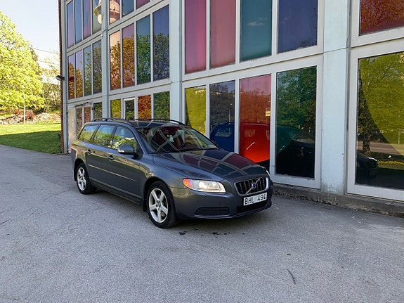 Volvo V70 2 of 5