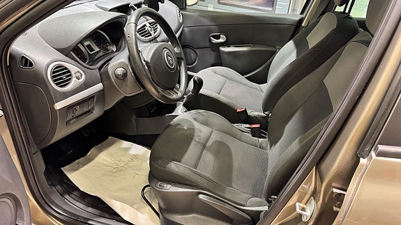 Renault Clio 8 of 15