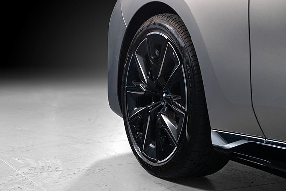 BMW i7 8 of 30
