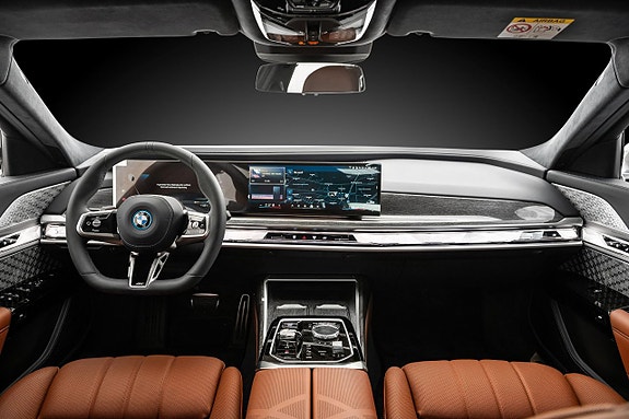 BMW i7 9 of 30