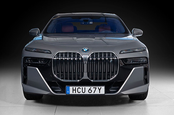 BMW i7 5 of 5