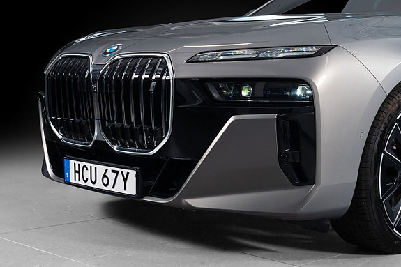 BMW i7 6 of 30