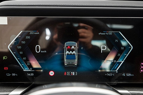 BMW i7 12 of 30