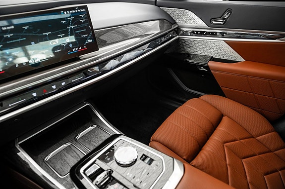 BMW i7 20 of 30
